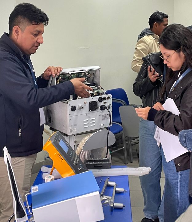 mantenimiento y calibración de ventiladores mecánicos en taller M2TEK