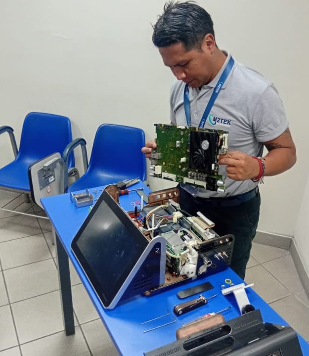 mantenimiento y calibración de ventiladores mecánicos en sesión práctica M2TEK